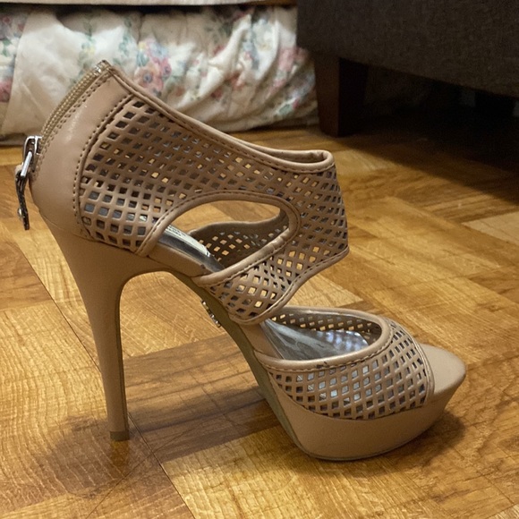 Heels - Picture 2 of 4